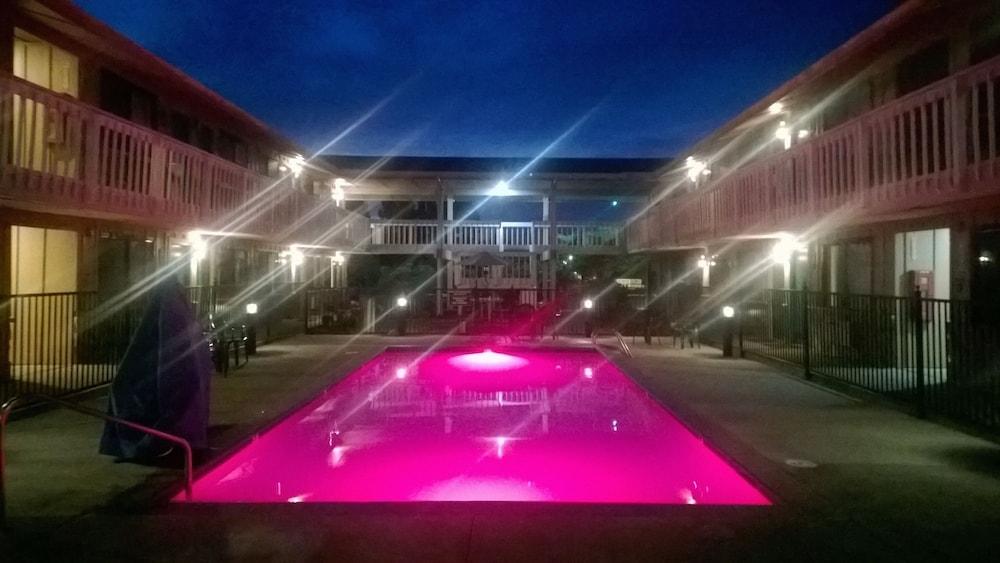 ביברטון Pepper Tree Inn מראה חיצוני תמונה