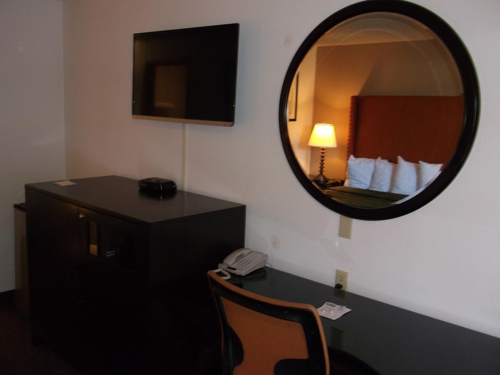 ביברטון Pepper Tree Inn מראה חיצוני תמונה
