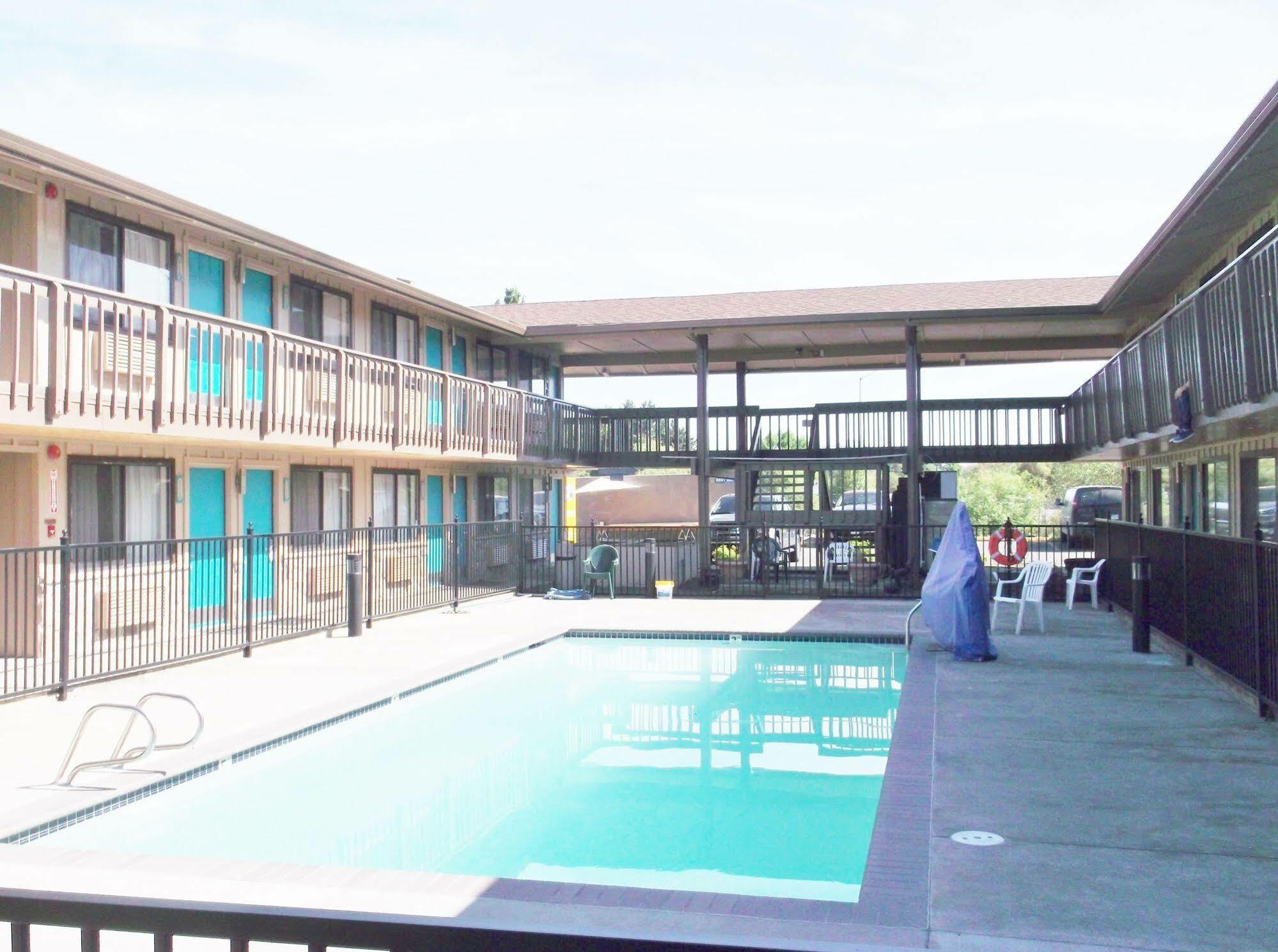 ביברטון Pepper Tree Inn מראה חיצוני תמונה