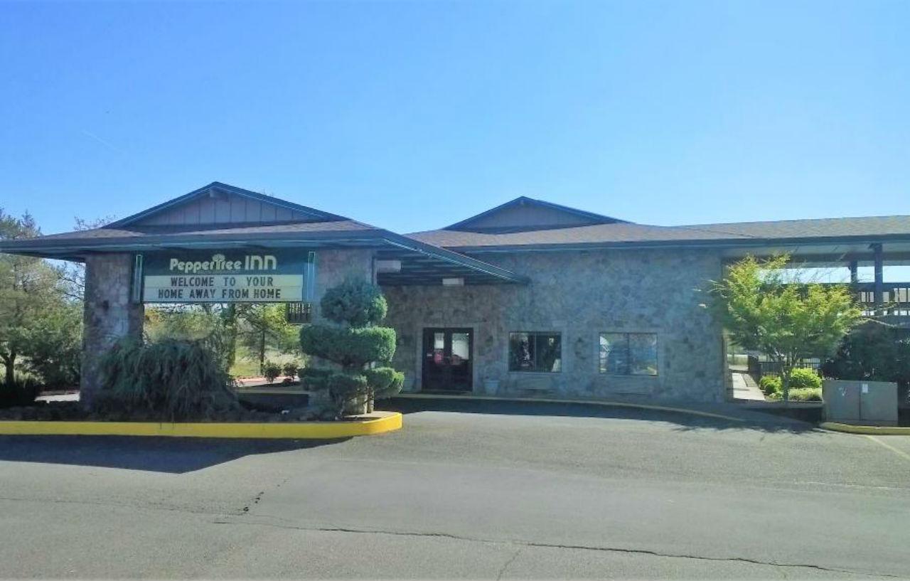 ביברטון Pepper Tree Inn מראה חיצוני תמונה